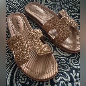 Woman’s Rose colored sandals size 37